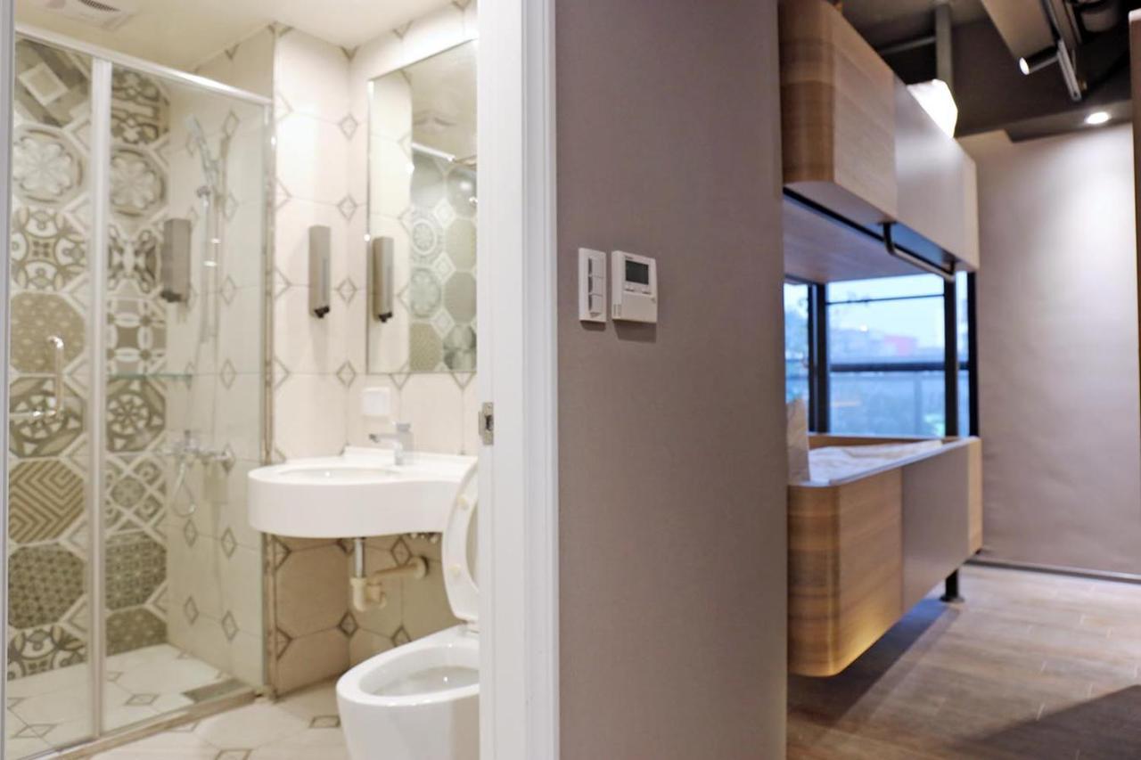 Kiwi Share Hotel Zhongli Exteriör bild