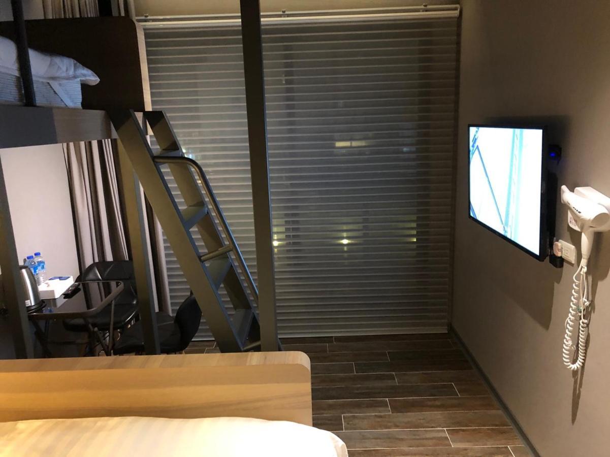 Kiwi Share Hotel Zhongli Exteriör bild